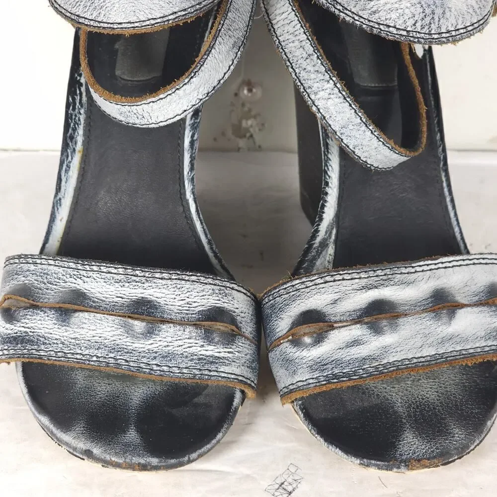 Mia MLE Women's Monterey US 7M Gray Silver Distressed Leather Open Toe Sandals